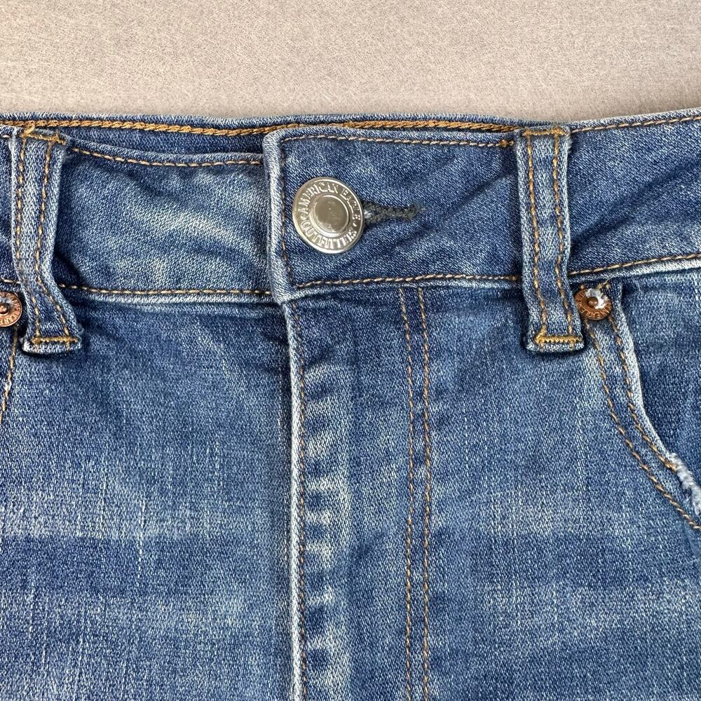 American Eagle Super Stretch Mom Shorts Womens 8 Medium Wash Distressed Raw Hem